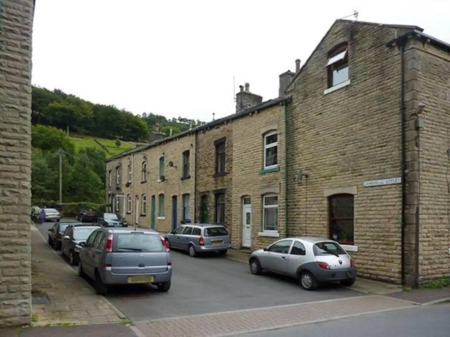 2 Bedroom Victorian Canal Side Terrace House. Hebden Bridge Exterior photo